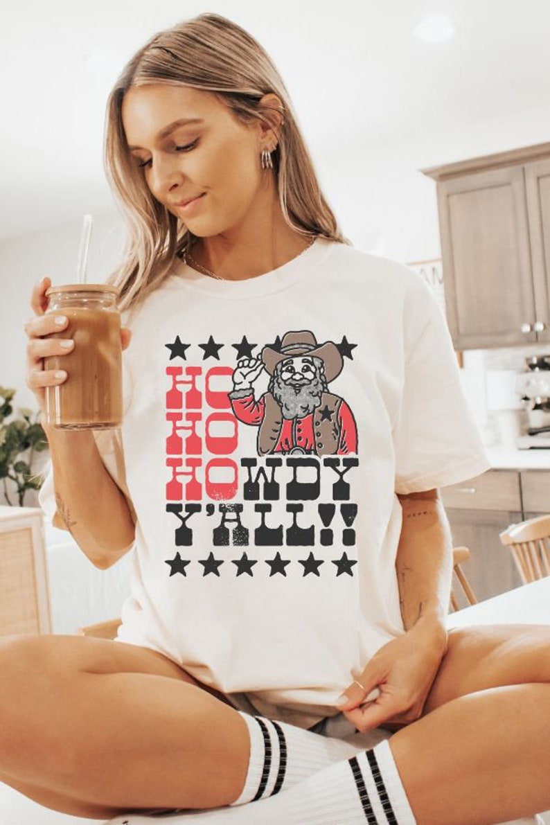 Ho Ho Howdy Comfort Colorshirt, Western Graphic Tee, Retro Christmas Tshirt, Cowboy Christmas Thirt Cowboyantahirt Westernanta Tee